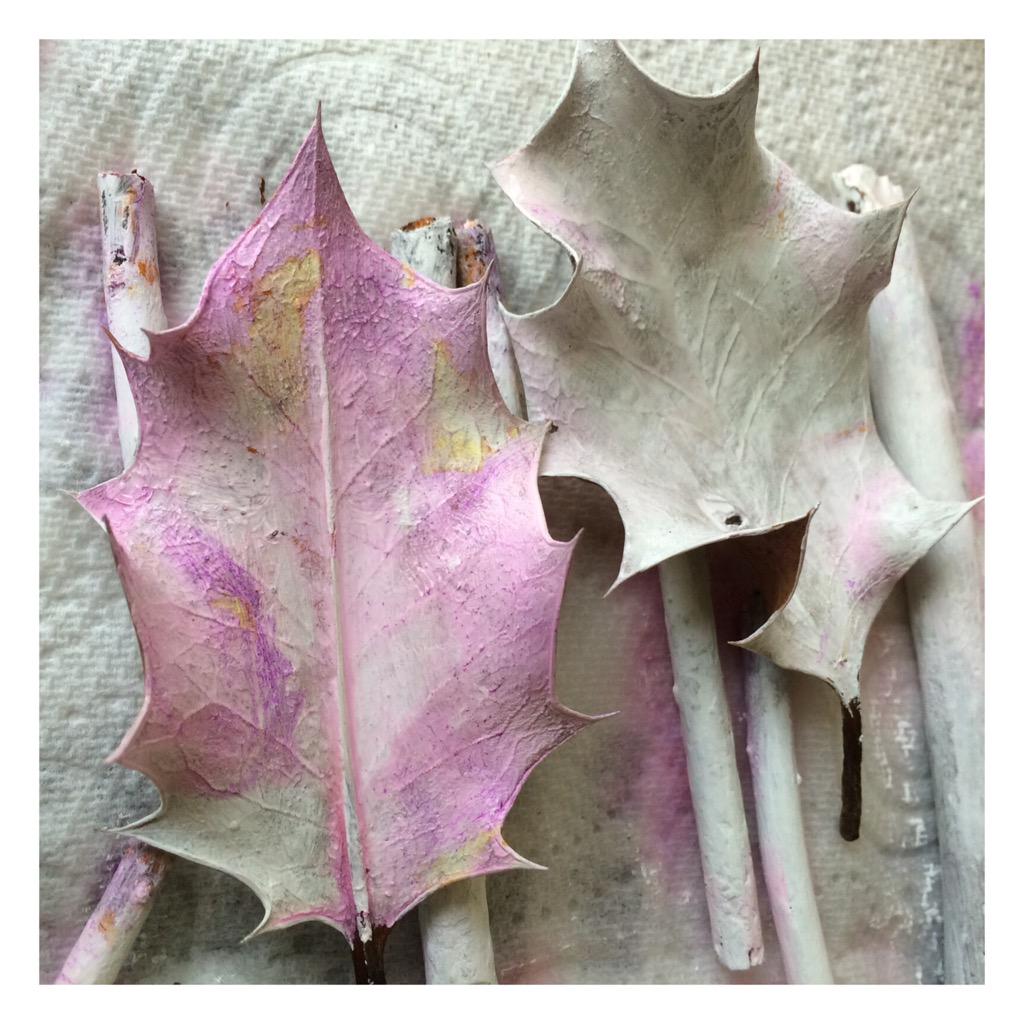 craftbasket_'s tweet photo. Martyne's been playing around with some gorgeous new ideas today! #crafthour #craft #new #ideas #holly #christmas http://t.co/IMe1neDVAj