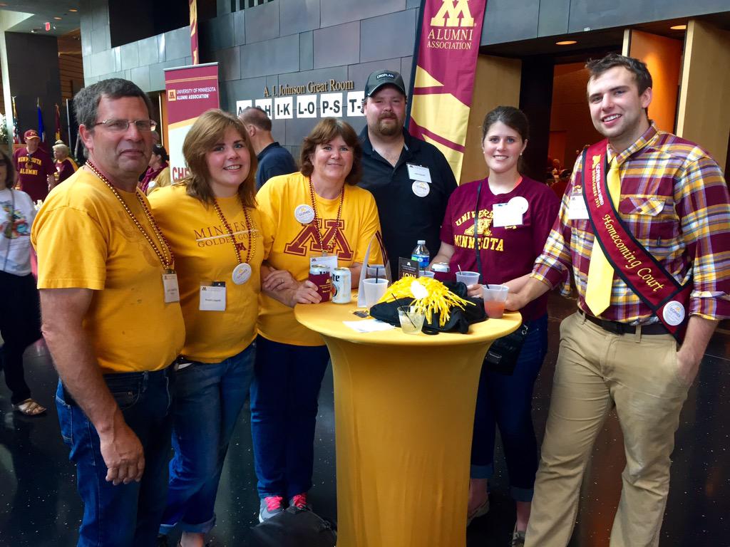 cfansalumni's tweet photo. Repping @CFANS at Ski-U-Mania! Happy #UMNHomecoming! #GopherStateofMind #upshow http://t.co/myP1ptTJEJ