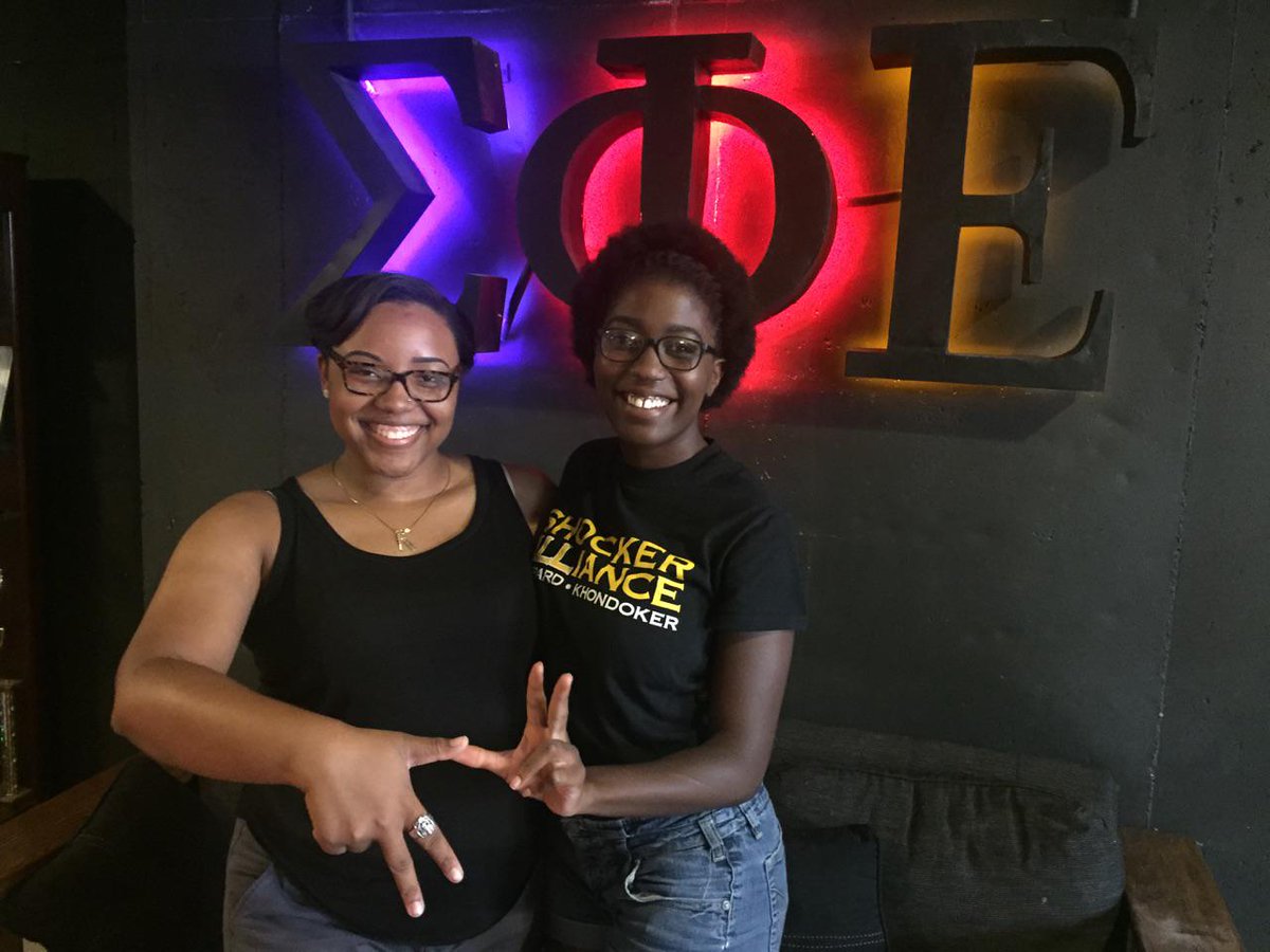 KKGWichitaState's tweet photo. Make sure to come out to @ZMChiliFeed at the SigEp house today! #ZMCfeed #kappascantresistchili #chilisoothesthesoul http://t.co/lpJHubIQK1