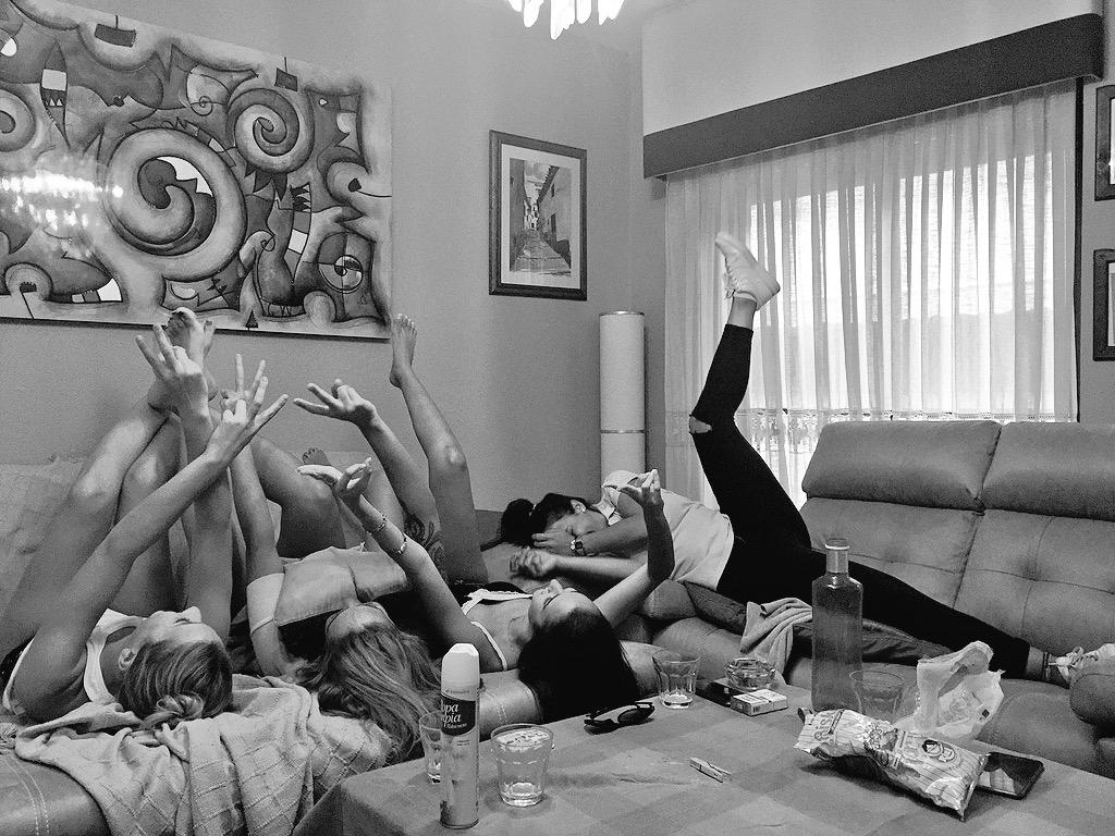 cristinawoww's tweet photo. Qué ganas tenía de veros chachicas! Os quiero @StrDominguez @Albaludena @dunii_a 👯👯❤️r http://t.co/80JFlPlAfG