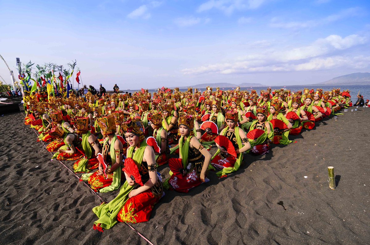 podho nonton pudak sempal ring lelurung, yo pendhite pudak sempal, lambeyane poro putro@ <a href="/AdlawiSamsudin/">samsudin adlawi</a> <a href="/YuyungAbdi/">yuyung abdi</a>