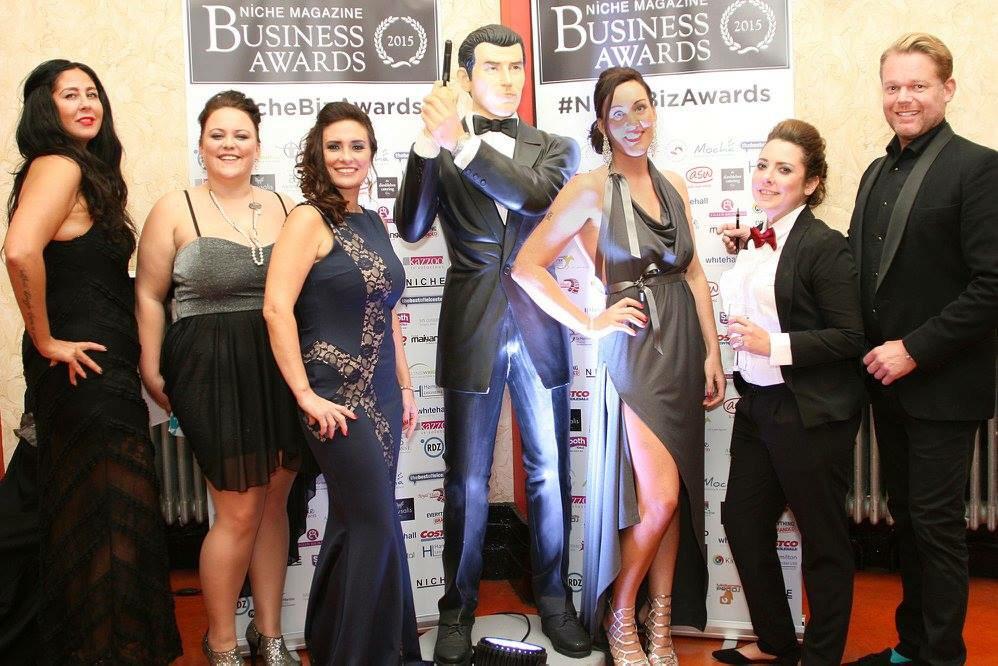 jennycross81's tweet photo. The amazing #deeamteam at @MagazineNiche #NicheBizAwards last night @xmrslbx @SallySmith1987 @emluar @lwpmarketing http://t.co/EQ0Hn2Zy7y