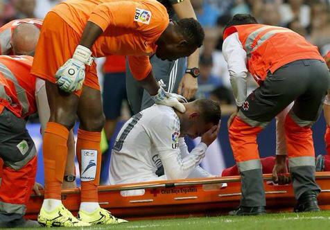 صار لاعب زجاجي،، ايش ذا😑😕😐