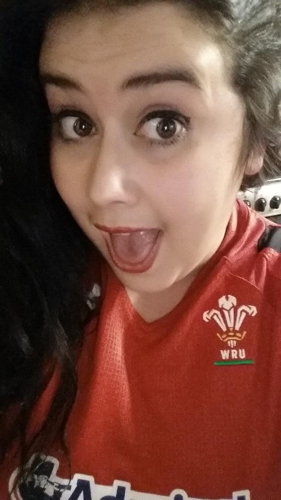 LoobyGaga's tweet photo. How can I support any other team when red is my colour? Come on boys! <3 #borntosupport #IamWales #ENGvWAL #RWC2015 http://t.co/H5Ga1f4TSf