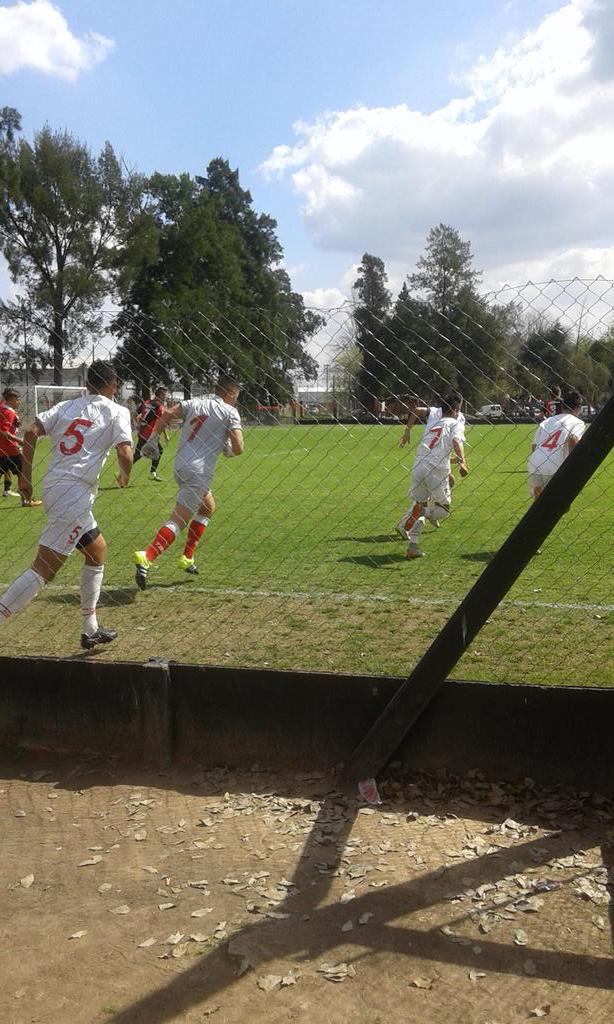 CintiaMerino's tweet photo. Prensa en Bella vista! Inferiores Newells Old Boys.. seguínos @diarioleproso Facebook /diarioleproso http://t.co/8yAWvAmmvn