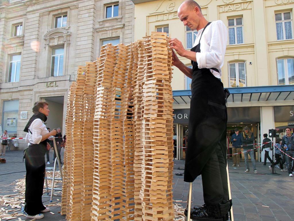 ValLeonard08's tweet photo. #FMTM2015 Grand jeu de jeu de construction spécial festival à #charlevillemezieres http://t.co/euZ7tIPY7y