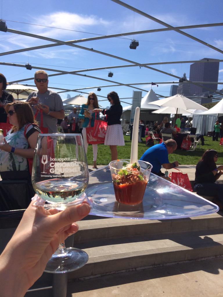 CaraJWalstrom's tweet photo. Perfect start to @Chicago_Gourmet - meatballs from @FormentosChi &amp; @tonyquartaro! 😋😋 http://t.co/SP5q83hHgj