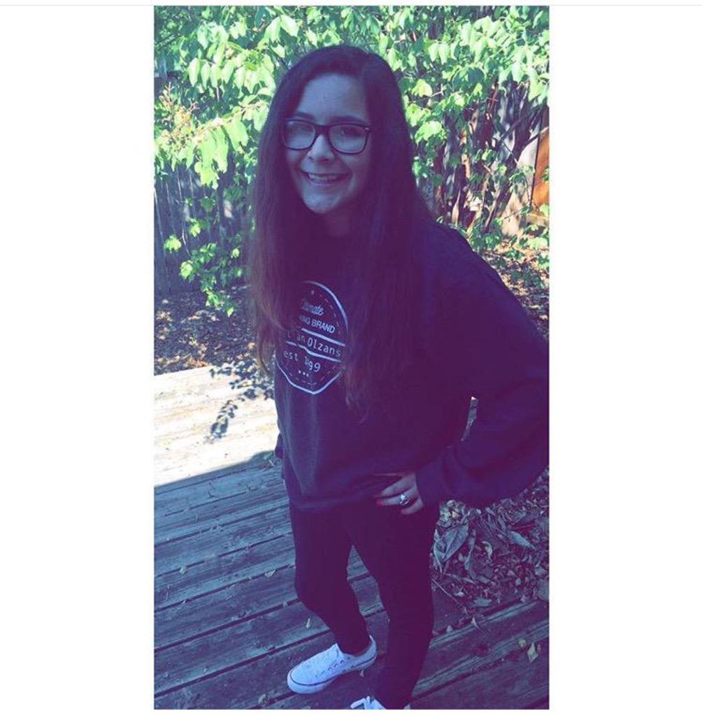 SEBMERCH's tweet photo. " @olzanski_horan : It's so warm & comfy, plus I get to rep my baby so it's a plus πβΊοΈ " @SEBTSB #SEBMERCH http://t.co/RCu7OuzlpR