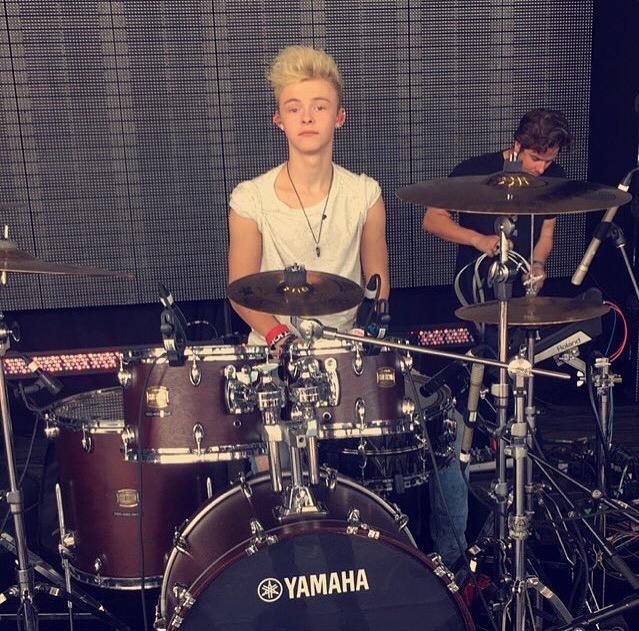 TheTideChile_'s tweet photo. Hoy esta de cumpleaños este hombreee🙋🏻 @TheTideNate #HappyBirthdayNate http://t.co/d59ctZeMZ6