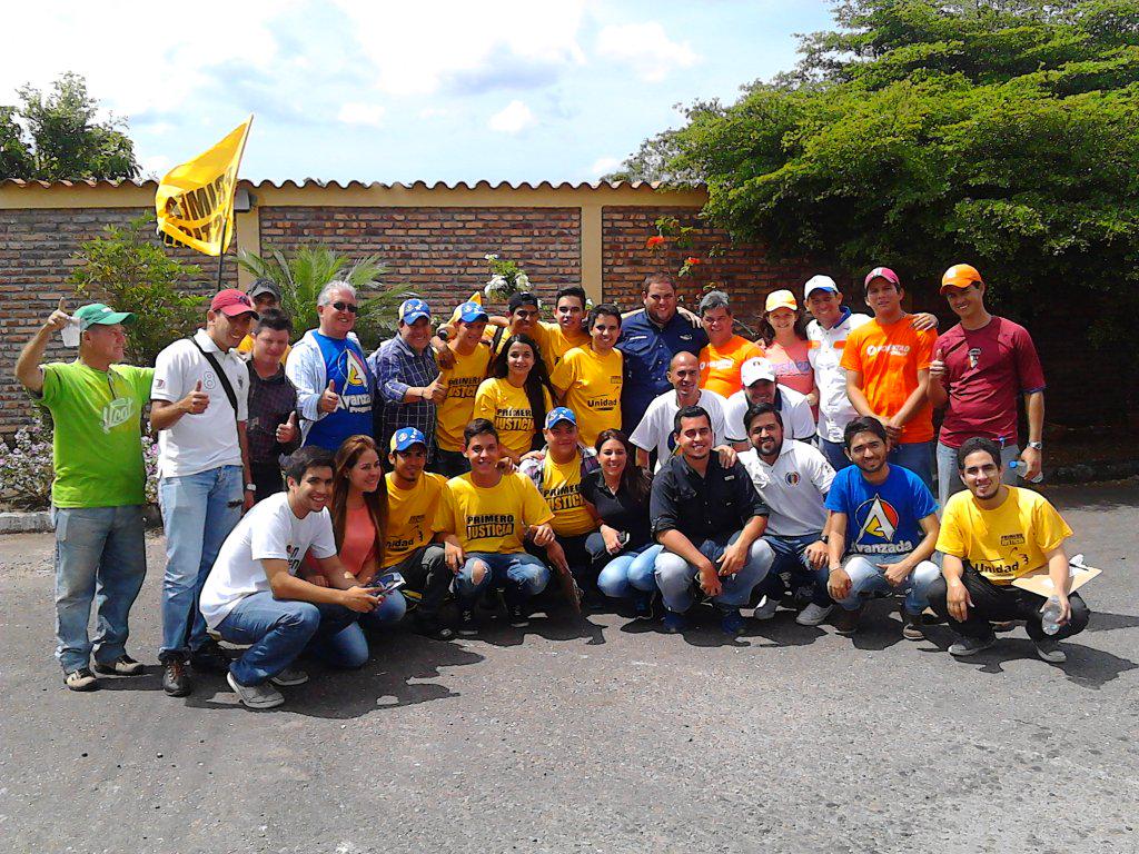 JuanRequesens's tweet photo. Agradecemos al equipo que nos acompañó llevando nuestro mensaje de #Cambio en #AltosDeParamillo en #Cárdenas http://t.co/dU64W4ethU