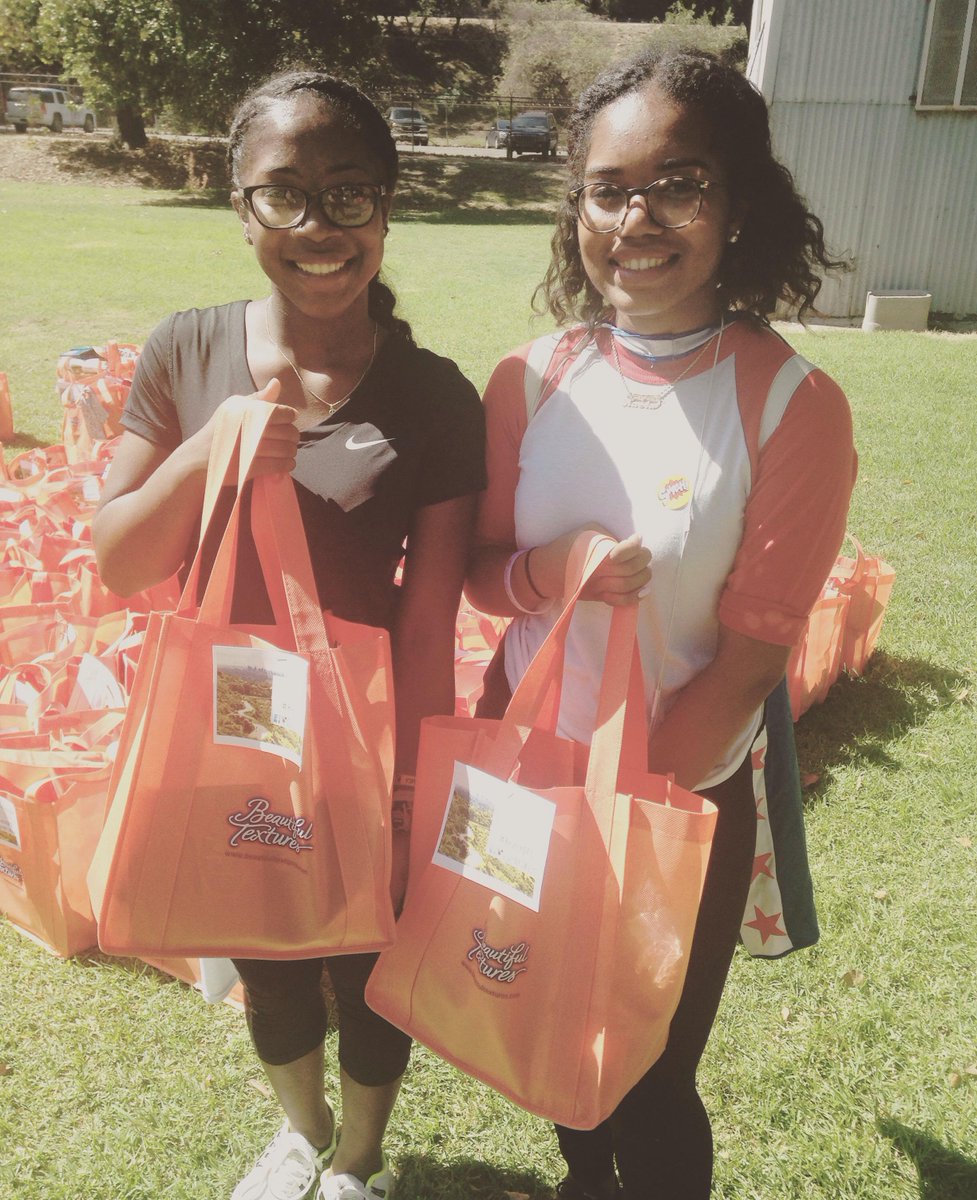 LovinMyTextures's tweet photo. Don’t forget to grab your swag bag #DFS ladies! #HealthDFS #BeautifulTextures http://t.co/eiyqDIeX3z