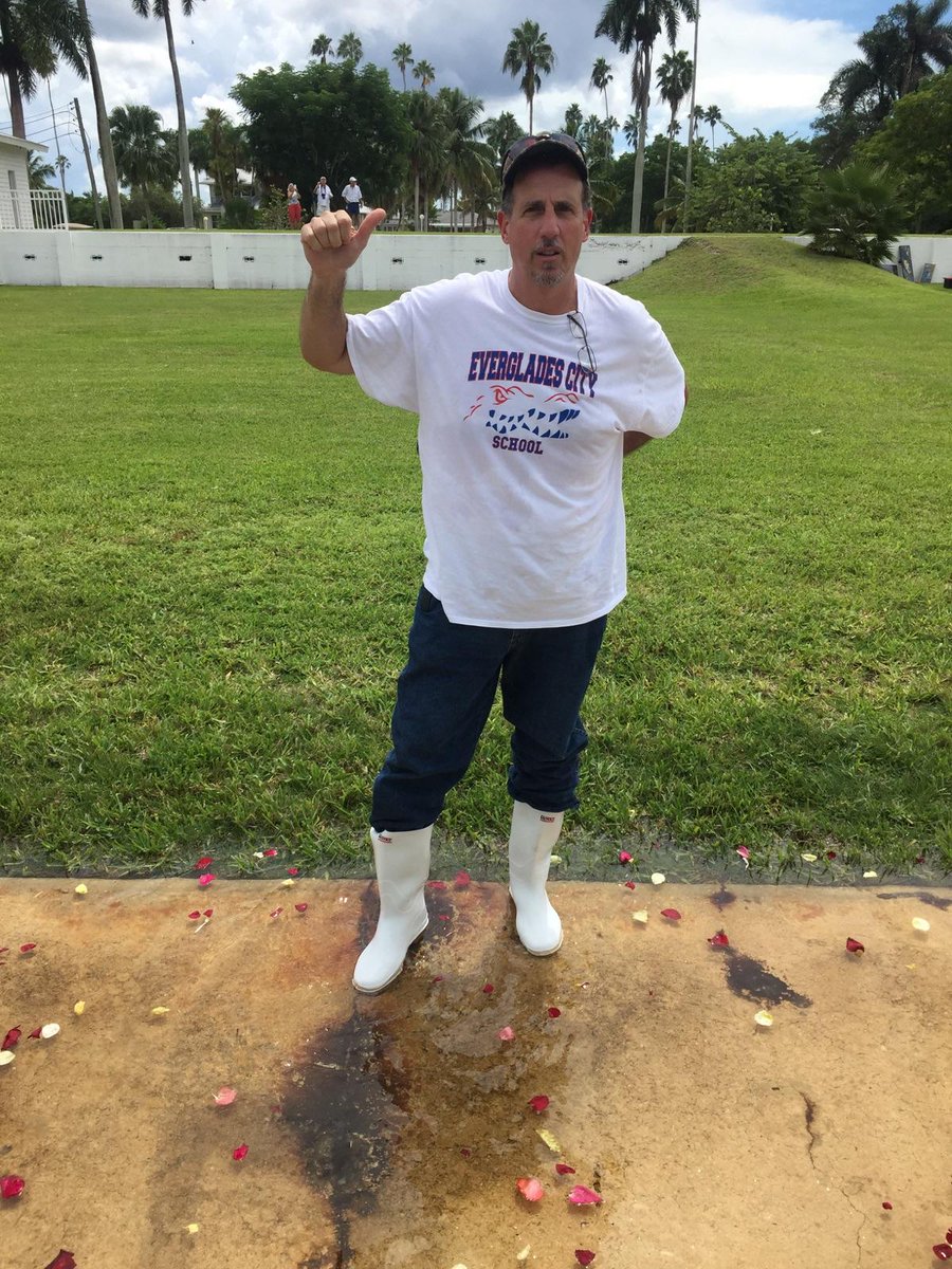 EVGCityGators's tweet photo. Getting ready for stone crab season at the Blessing of the Fleet @collierschools  @team_EVG http://t.co/c36aXqLK2T