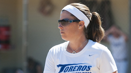 TopCoachSoftbal's tweet photo. "USD gave me a platform to grow the program but I was also been to grow with the program," said HC at @USDSoftball http://t.co/JUMN4v9xNw
