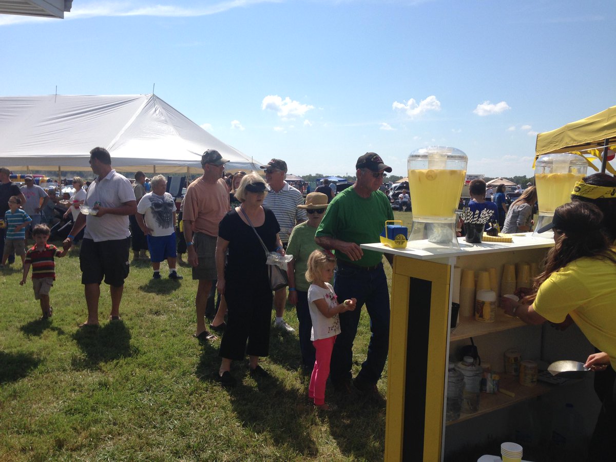 VyveBroadband's tweet photo. Yeah, our lemonade is that good. Come on over and grab a glass at the Hook N Cook Off in Ketchum! #VyveIsLocal http://t.co/9p7jh3Qnv4