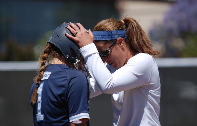 TopCoachSoftbal's tweet photo. @USDSoftball "Community involvement is important to bond and create a sense of belonging." Listen @TopCoachSoftbal http://t.co/4f44LmYDar