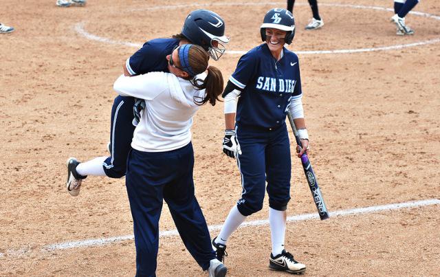 TopCoachSoftbal's tweet photo. Heard on @TopCoachSoftbal "I love the connections that I have with my players," said HC McElvain @USDSoftball http://t.co/TGFn7pm1VM