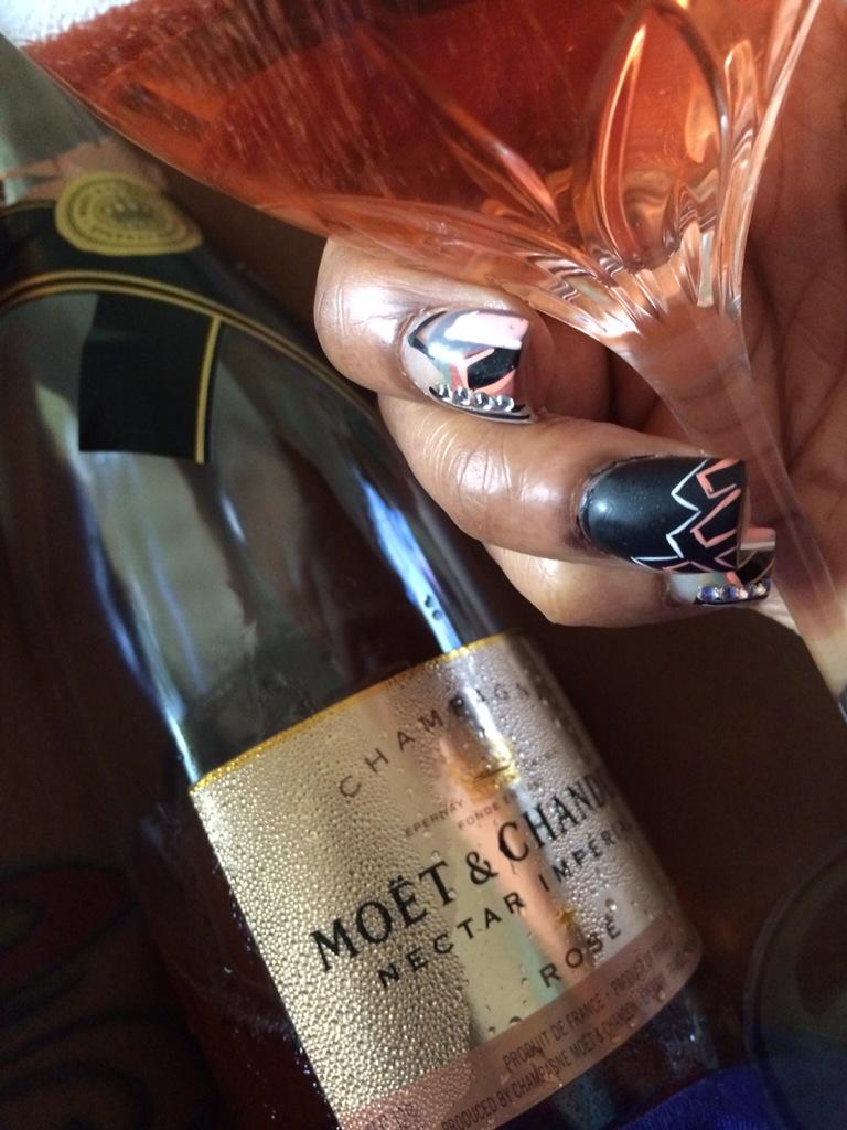 Pretty_Patron's tweet photo. #POPPIN #OFF_DA_RIP & U DON'T KNOW LMBOO 😆😆😆😩 HAD A BEAUTIFUL SUMMER 1st TIME IN 5yrs #RIPSDP 7/05-10/18 *cheers* 💯👠🍷 http://t.co/1ZlLo7K2qs