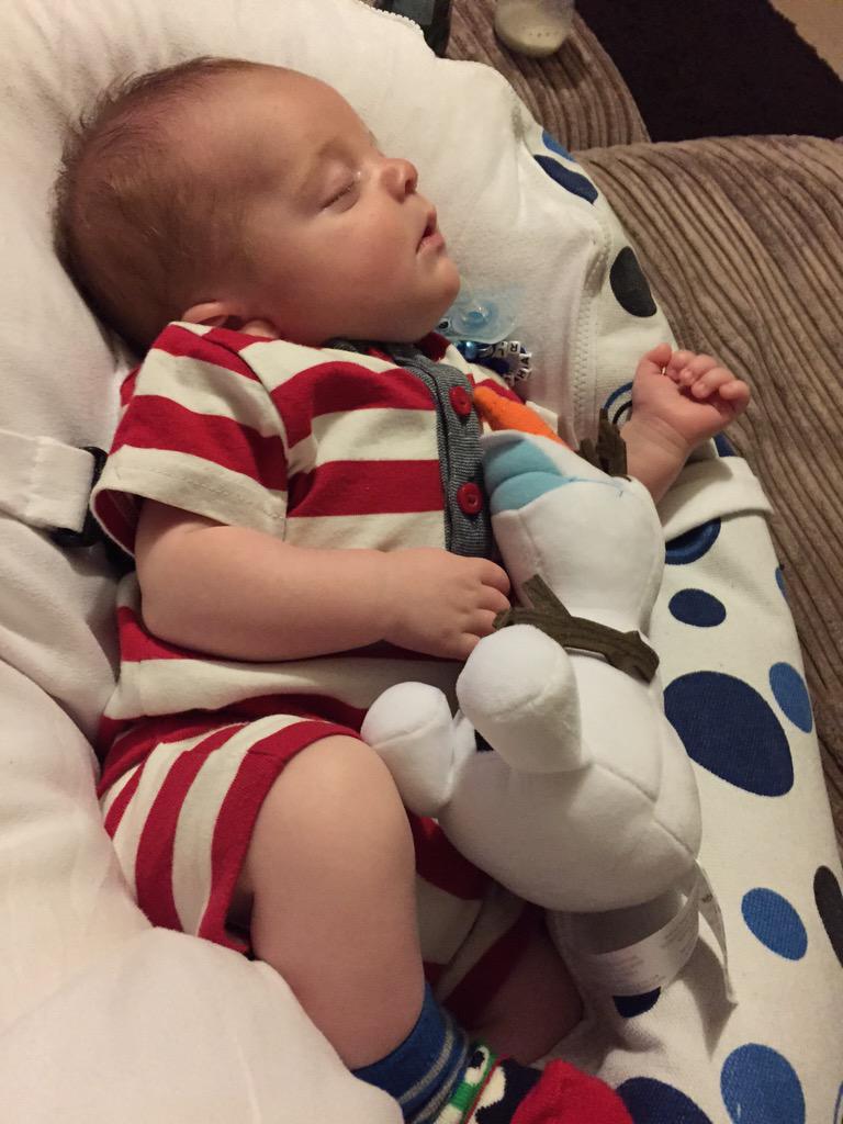MattJP14's tweet photo. Don't worry Charlie, Olaf will look after you #olaf #frozen #sleepig #charlie #cutie http://t.co/pfndIbkMyD