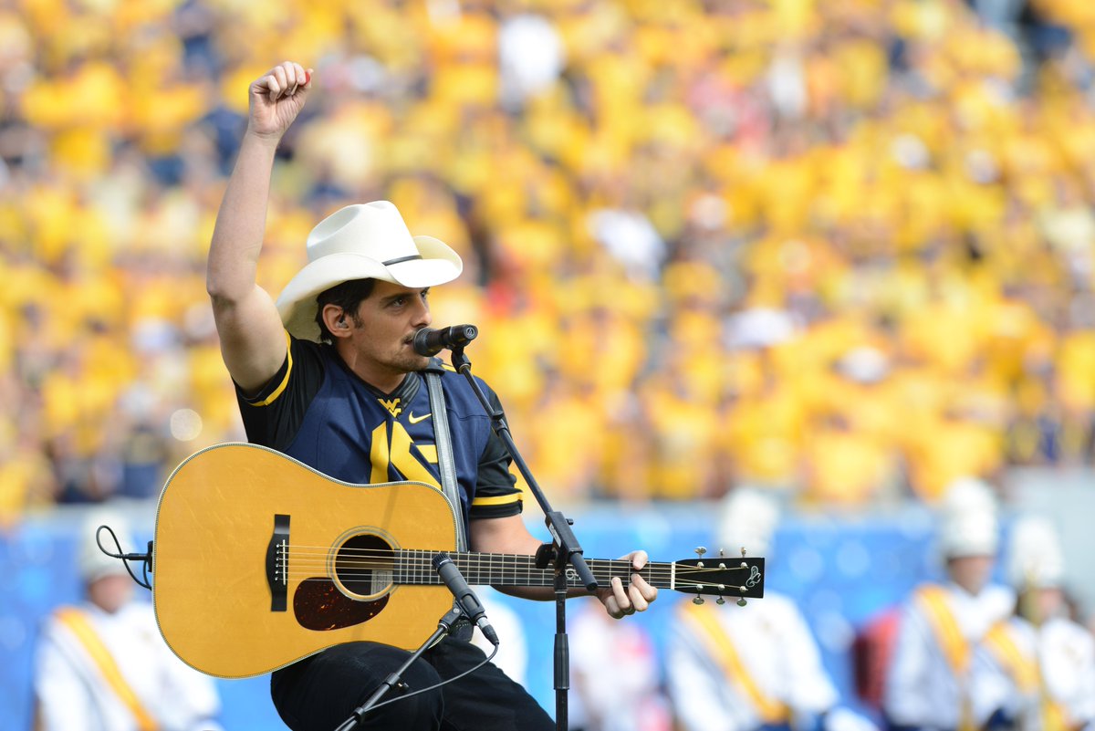 WVUfootball's tweet photo. A great picture of @BradPaisley from his pregame singing of Country Roads! #HailWV http://t.co/6zKMhiI3pa