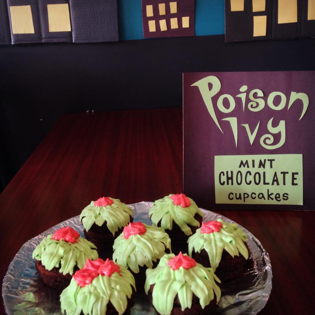 anniemoons's tweet photo. Poison Ivy mint chocolate cupcakes! #batmanday #stl #poisonivy #chocolate #cupcakes http://t.co/rEfQ7b8EH8