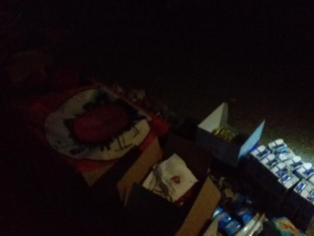 DinamoPress's tweet photo. Botovo, abbiamo consegnato cibo acqua e vestiti ai rifugiati in cammino verso l'Ungheria #openborderscaravan http://t.co/7LrlAdH9b2