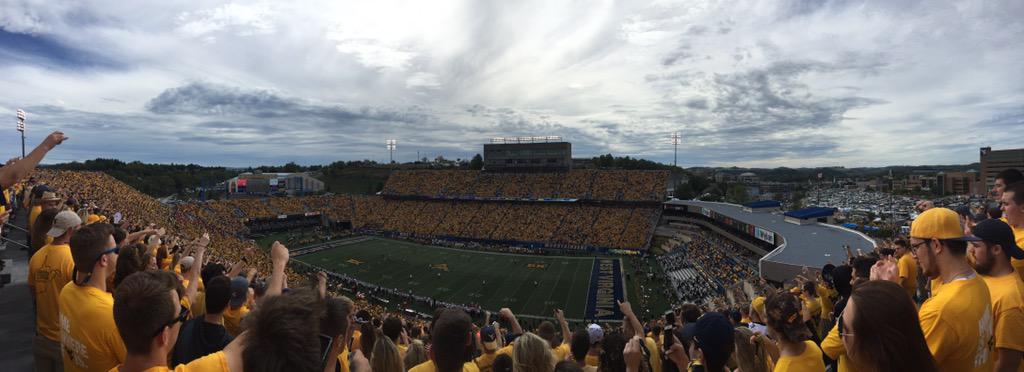amyyytoscano's tweet photo. Gold rush @ Milan Puskar Stadium #BeatMaryland #BeattheTwerps http://t.co/Fb4E5Xtz1B