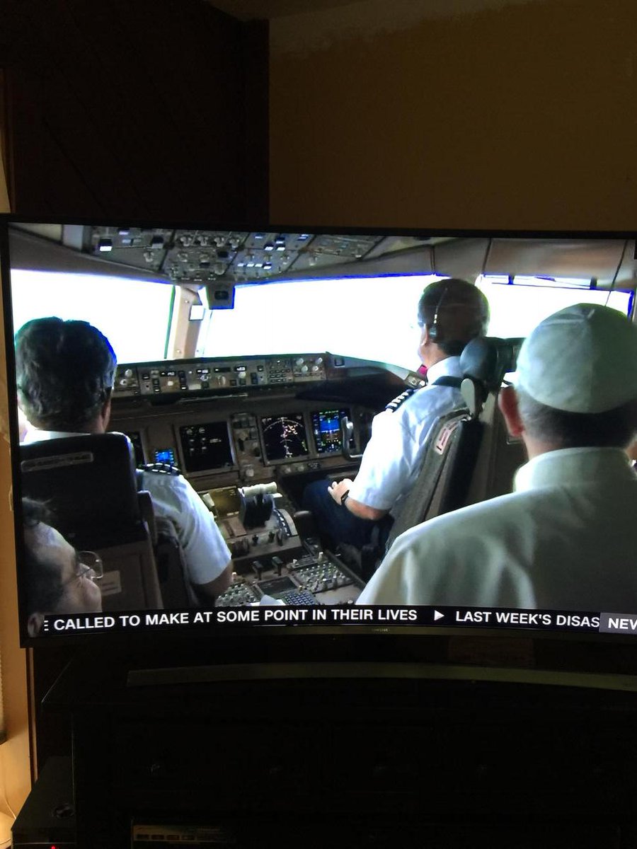 Pilot1Bill's tweet photo. Hard to imagine the Pope sitting in the jumpseat with my colleagues today. Thank you for flying American Airlines! http://t.co/TQsP05PfXt
