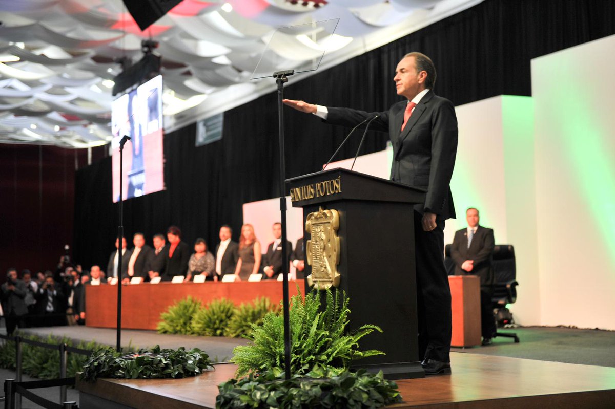 GobEdoSLP's tweet image. #Fotos #TomadeProtestaSLP Gobernador Constitucional del Estado de #SanLuisPotosí @JMCarrerasGob