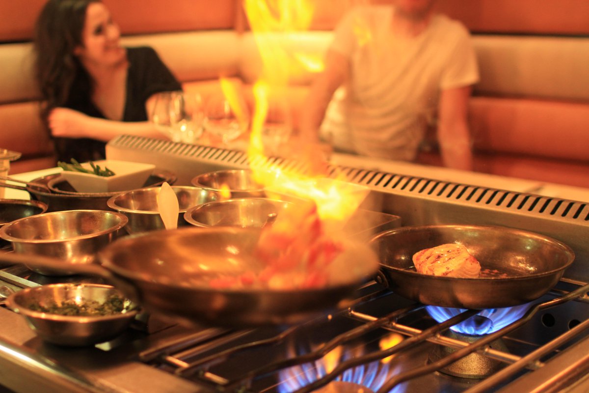 windsorarms's tweet photo. Enjoy a #multicourse #culinary experience at the #Chef's table! Call 416.971.9666 #WindsorArmsHotel #Yorkville #YYZ http://t.co/UkDYNz4Bkc