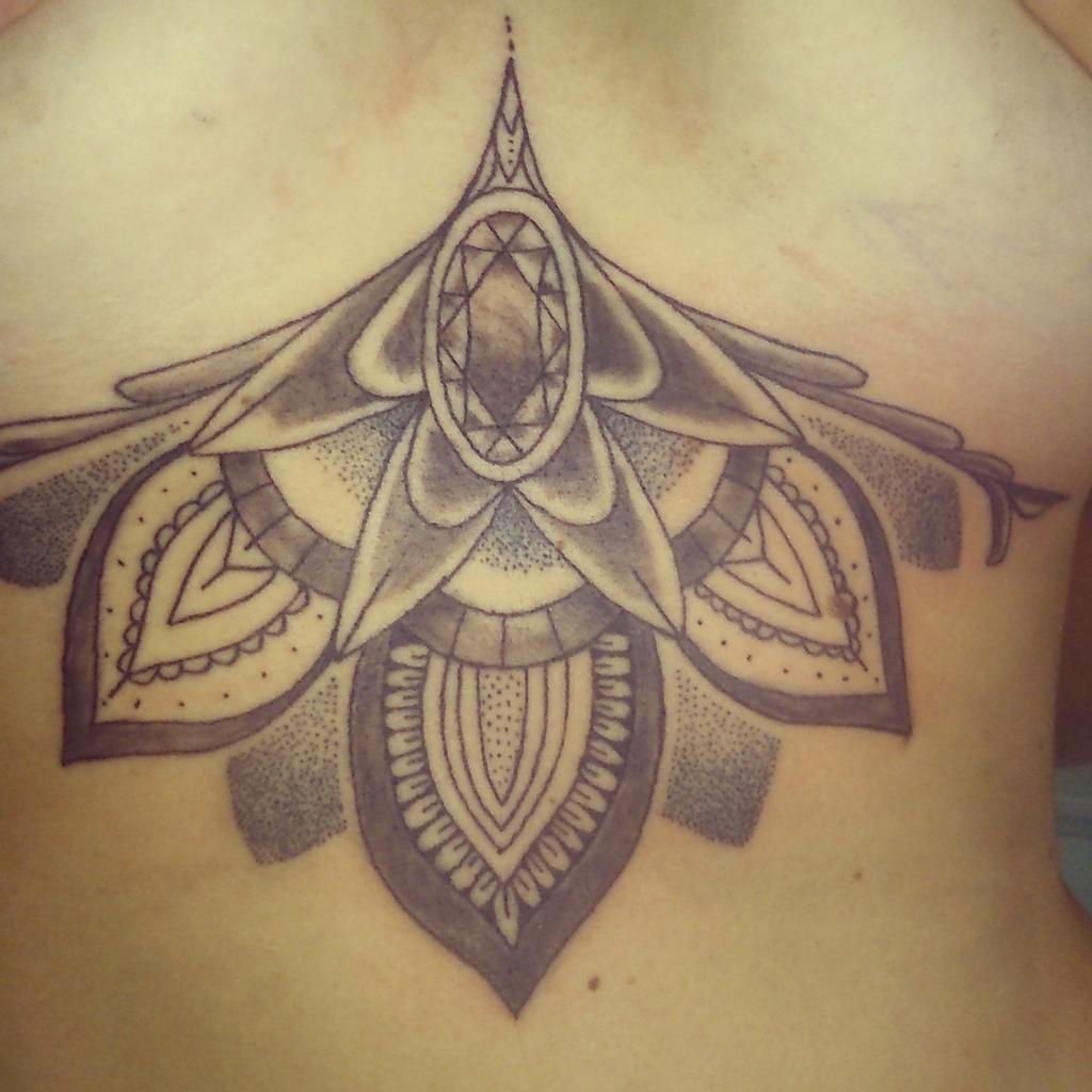 govestattoo's tweet photo. Tattoo estilo dot work, debajo del pecho http://t.co/IcO25voDna