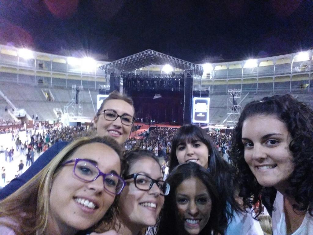 Silvia_ruby's tweet photo. #yoestuvealliytuno Dani te queremos!! @Lauu_alb @TamaraRodasMu @nataliuski84 @Cristina7Vega http://t.co/fZYBbAf9H7