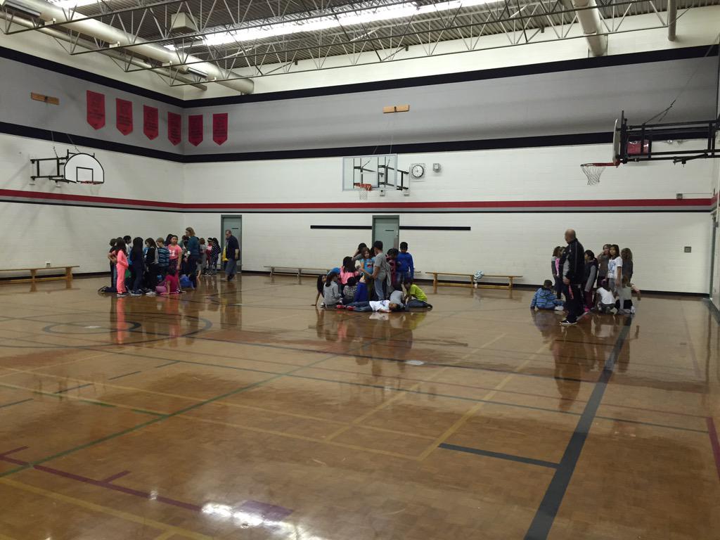 MrsMora4's tweet photo. Playing cooperative-Quick everyone in the hoop! Fun was had by 80 children and 3 hoops. @LeanneHemphill #cooperation http://t.co/o88ZPgZh2m