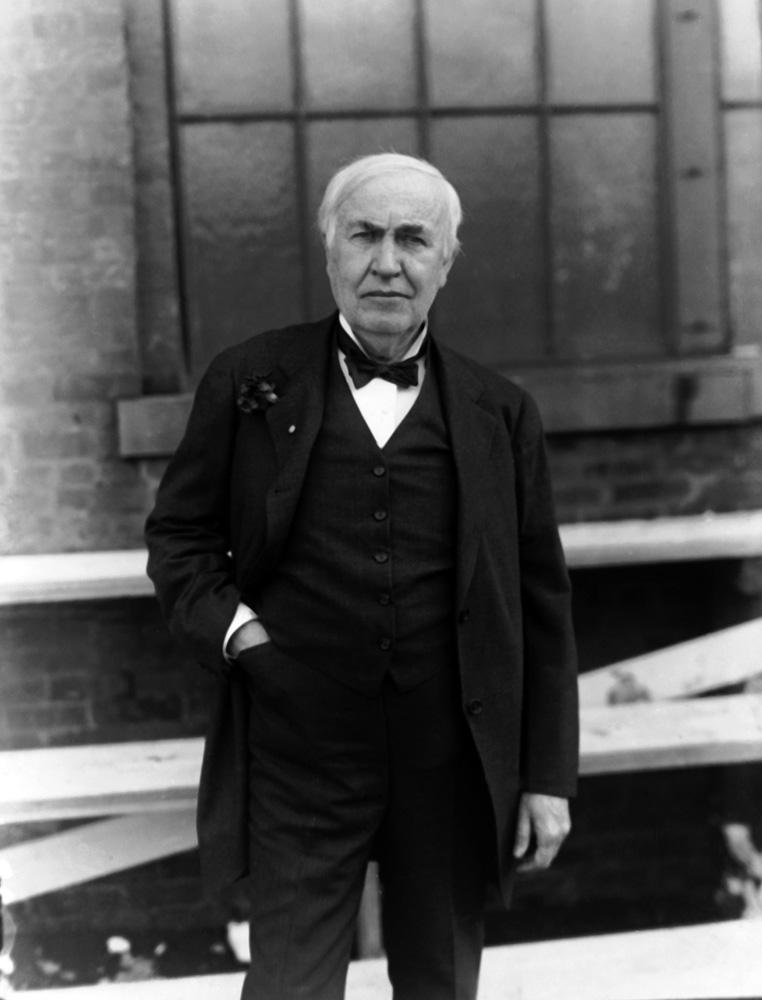 Изобретательтомас элва эдисон. Возраст эдисона. Эдисон изобретатель. Возраст эдисона. Изобретатель алва эдисон.