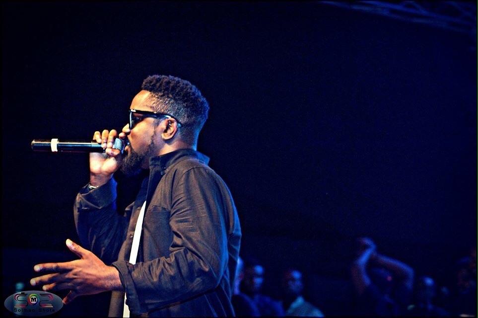 SarkoholicsGH's tweet photo. #MaryOnCampus with @sarkodie last night! 🔥🔥🔥🔥#MaryAlbum 
Pic cred: @SolmacShots http://t.co/aOYCOUuufk