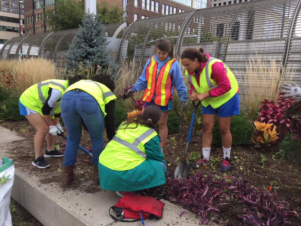 mndservice's tweet photo. MND Freshman Service Day @CincinnatiParks http://t.co/KbvB0kCkZu