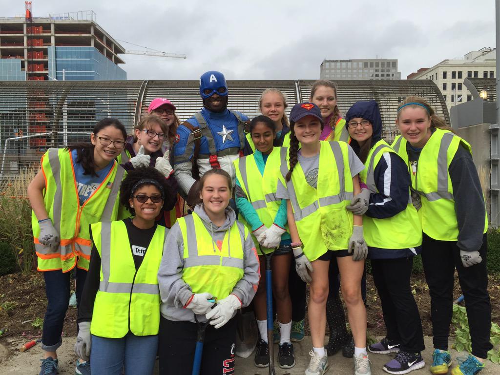 mndservice's tweet photo. MND Freshman Service Day @CincinnatiParks http://t.co/KbvB0kCkZu