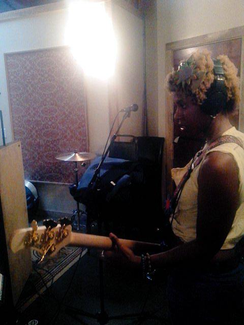 Muzixity's tweet image. Now we're @darkhorseinst♪ #Soundchecking