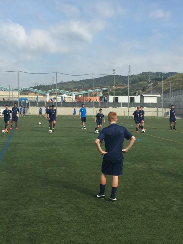 UPDATE | After their long journey the boys enjoyed a light recovery session of ball work &amp; passing #StrengthInUnity