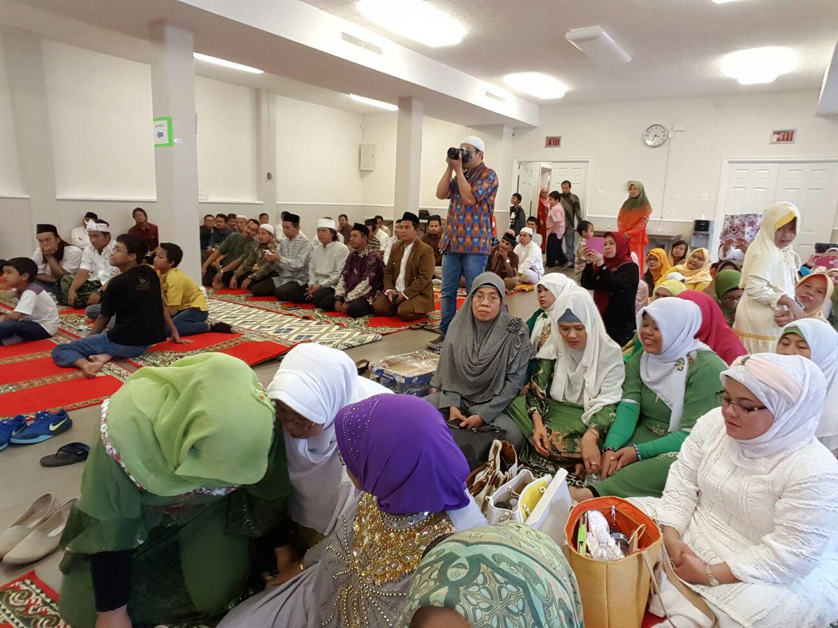 maiyahan's tweet photo. Pagi tadi (26/9) Cak Nun &amp; mbak Via menuju Washington, saat ini sudah berada di IMAAM Center, Washington DC. http://t.co/qJbtAkEaqv