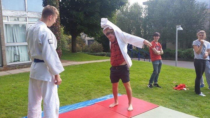 UOBathJitsu's tweet photo. The challenge: jump, roll, put on a gi, sumi otoshi a blue belt, run back to the start. Who was fastest?? #LoveJitsu http://t.co/ISK3VguMna