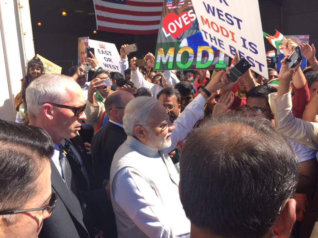 narendramodi's tweet photo. Landed in San Jose to a great welcome. Eagerly awaiting the programmes in the coming 2 days. http://t.co/CetJtnzuYX