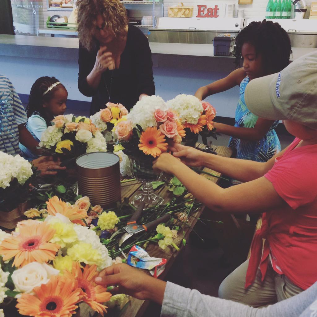 JoonieandJake's tweet photo. Awesomeness happened at today's Craftivity event! #joonieandjake #lovablefoods #bridesandblooms http://t.co/v3Bk9934o8