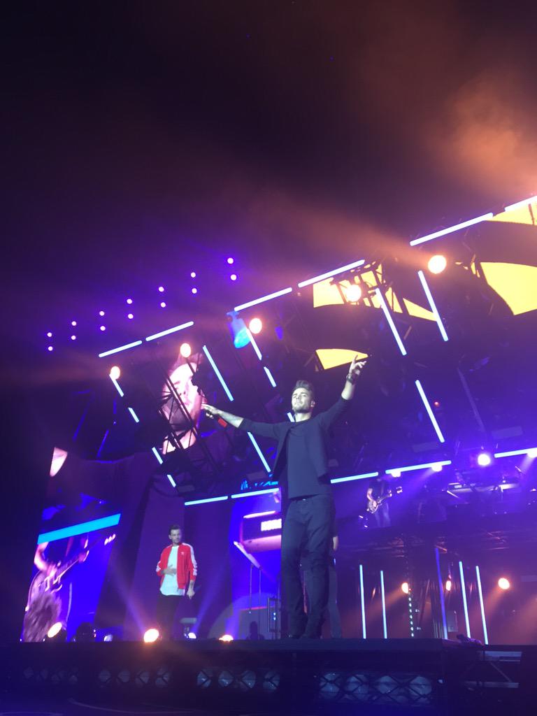 onedirection's tweet photo. .@Real_Liam_Payne singing 'Kiss You' at @TheO2 http://t.co/aJ5FViAEPw
