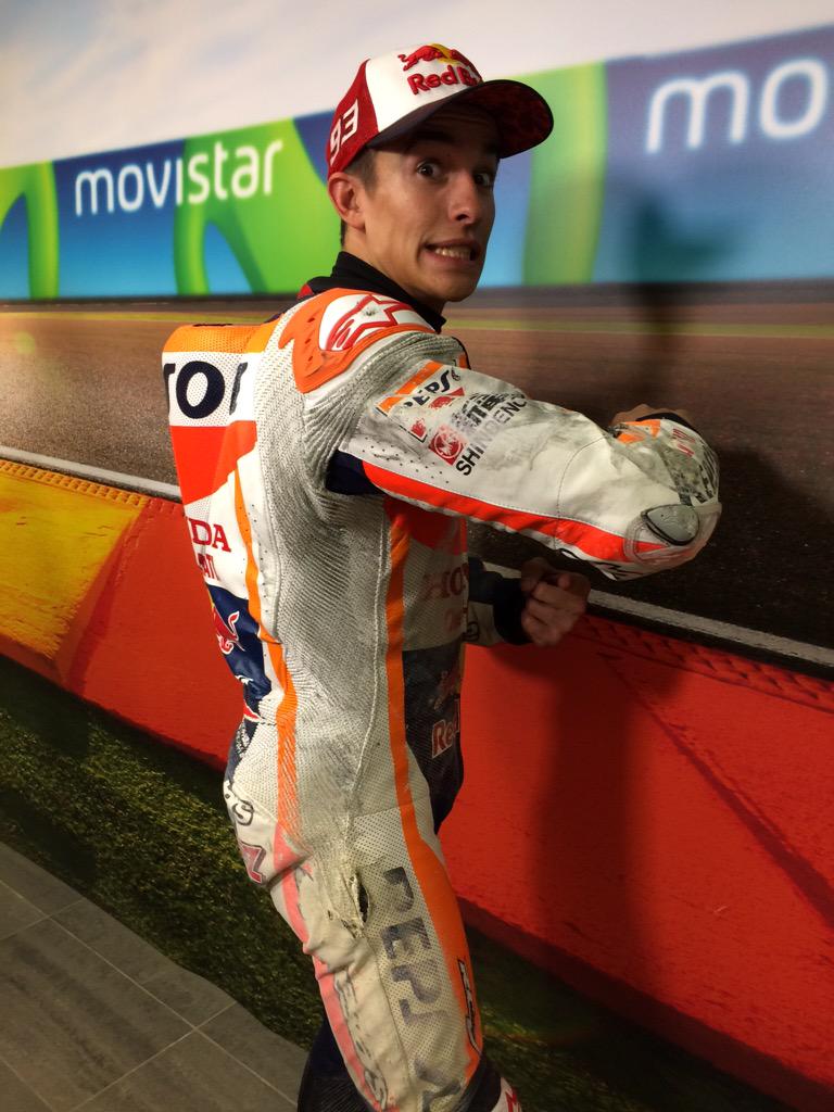 marcmarquez93's tweet photo. El mono ha hecho su trabajo, pero mañana tocará cambiarlo! / My @alpinestars did a great job but tomorrow new one 😂 http://t.co/8vjclicEmC