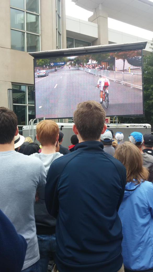danger_erin's tweet photo. Everyone is squeezed in trying to watch the end of women's elite. Poland is killin it. #VCUAnthCrowd http://t.co/PDjcuSVDvp