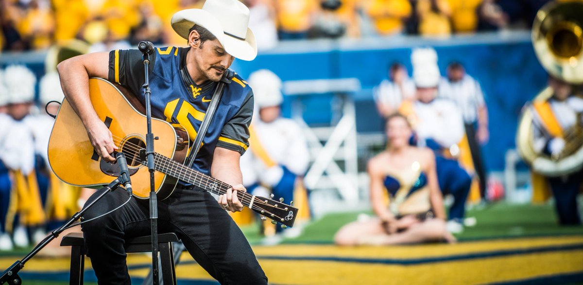 BradPaisley's tweet image. We’re one big Country Nation, That’s right.

-TeamBP