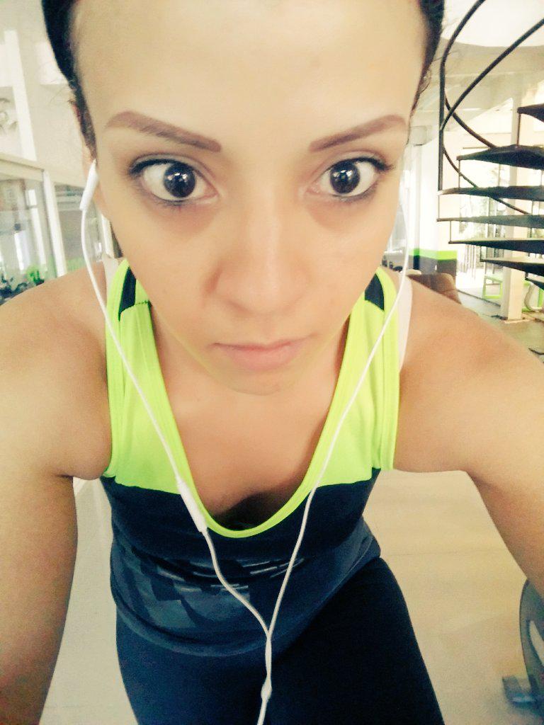 burbuja198700's tweet photo. #elliptica #saturdayworkout it feels great to #train on Sat before work .. whoo #neverstop😙😘👊 http://t.co/s5KQW2gkIi