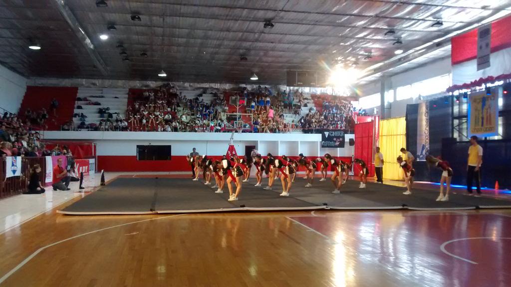 ArgCheerOpen's tweet photo. Las chicas del @InstitutoACC  nos siguen deleitando! #CheerOpen http://t.co/ZwIwlfK5pn