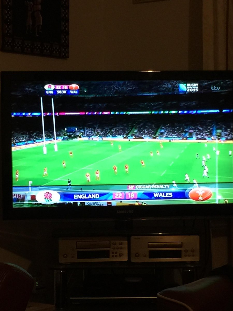 MrDoniJones's tweet photo. This game is tense! #ComeOnEngland #England #ENG http://t.co/CpUuGDAtg9