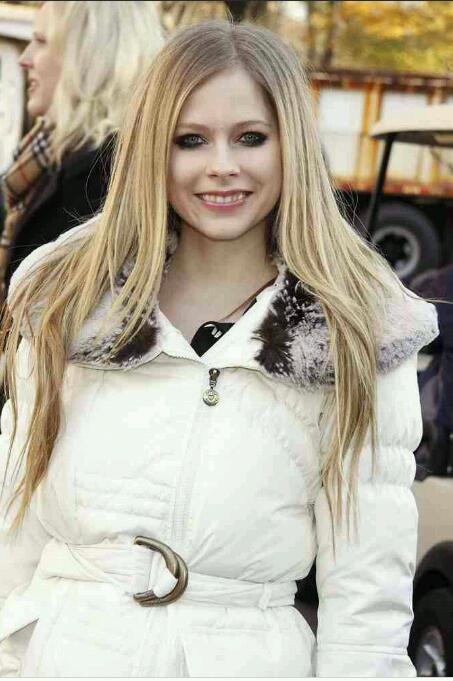 Happy Birthday to you Avril Lavigne 
